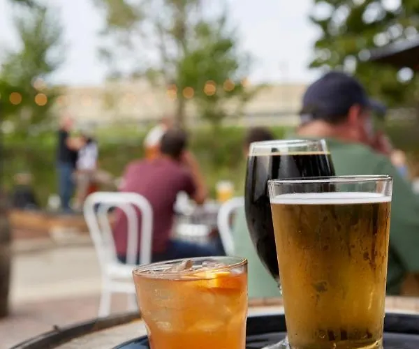 The Leavitt Street & Tavern