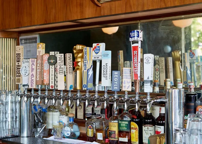 Inn The Leavitt Street & Tavern